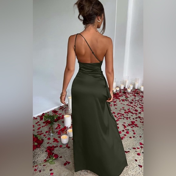 Long sage green dress with split on side and slight open back - Picture 3 of 3